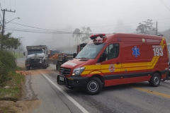 O acidente ocorreu na rua Maximiliano Furbringer, no bairro Souza Cruz.