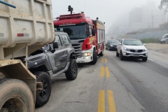 O acidente ocorreu na rua Maximiliano Furbringer, no bairro Souza Cruz.