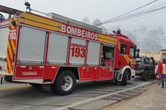 O acidente ocorreu na rua Maximiliano Furbringer, no bairro Souza Cruz.