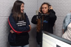 Alunos do Colégio Unifebe conhecem os estúdios da Rádio Diplomata