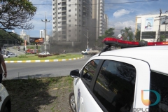 Sinistro chamou atenção pelo grande volume de fumaça que saia do edifício.