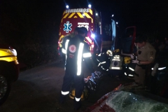 Carro cai em ribanceira em Botuverá (Foto: Corpo de Bombeiros)