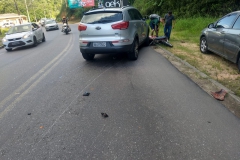 Colisão veículo e motoneta na Av. Primeiro de Maio. (Foto: Divulgação Corpo de Bombeiros)