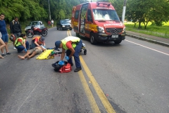 Um homem foi encaminhado ao hospital após acidente na Av. Primeiro de Maio. (Foto: Divulgação Corpo de Bombeiros)