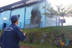 Incêndio de grandes proporções atinge fábrica de estofados