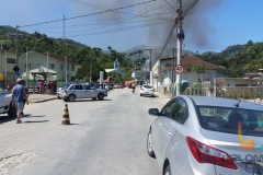 Incêndio de grandes proporções atingiu um mercado no bairro Santa Luzia, na manhã de domingo, 24