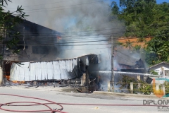 Incêndio de grandes proporções atingiu um mercado no bairro Santa Luzia, na manhã de domingo, 24