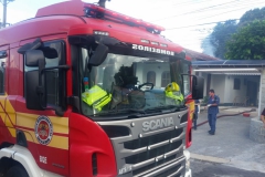 Corpo de Bombeiros combate incêndio em residência