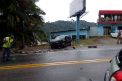 Acidente entre dois carros na rodovia Antônio Heil, na manhã de hoje, 6