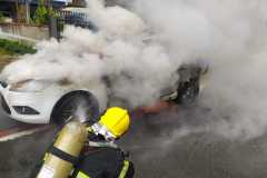 Corpo de Bombeiros e PM são acionados para incêndio em veículo (Foto: CBM)