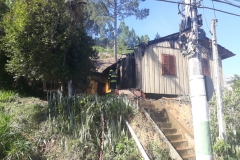 Incêndio em casa de madeira movimenta Corpo de Bombeiros (Foto: Divulgação/BM)