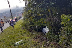 Um acidente envolveu três veículos em Guabiruba, na manhã deste domingo, 5 (Foto: Corpo de Bombeiros)