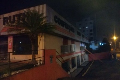 Corpo de Bombeiros combate incêndio em loja de confecções no bairro Águas Claras