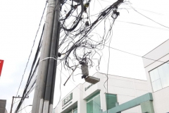 Rompimento de cabos afeta telefonia e internet na Rua Rodrigues Alves