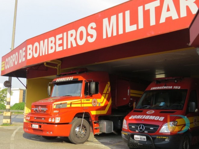 Bombeiros atendem duas ocorrências de ferimento por faca durante a madrugada