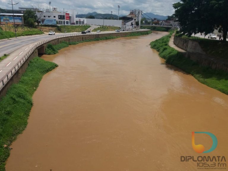 Enxurrada em Vidal Ramos deixa água barrenta e eleva nível do Itajaí-Mirim nesta segunda-feira, 14