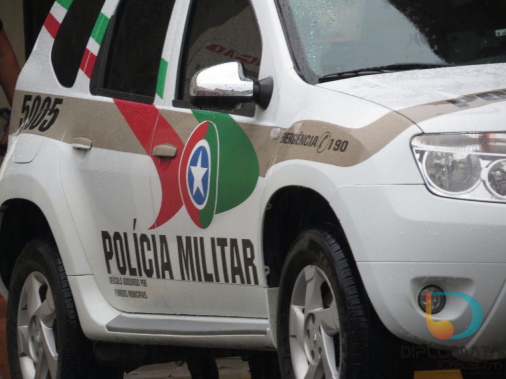 Carro da Polícia Militar de dia