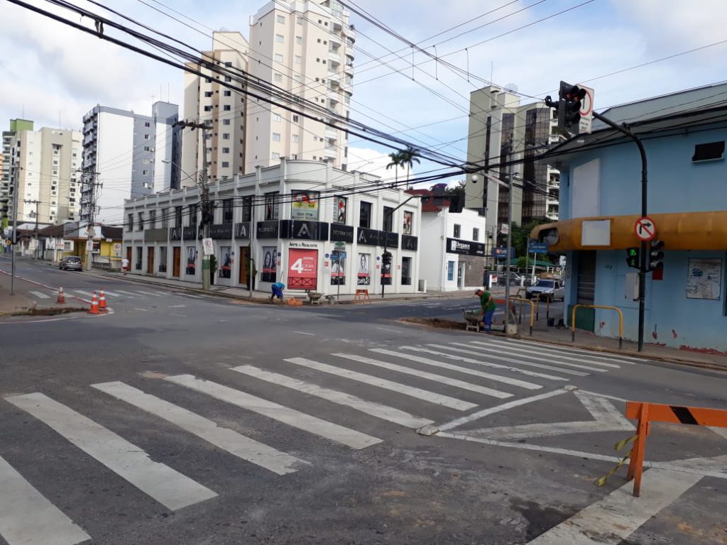 Cruzamento da Felipe Schmidt com a Joao Bauer