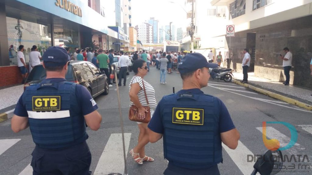 Manifestação em frente ao cartório