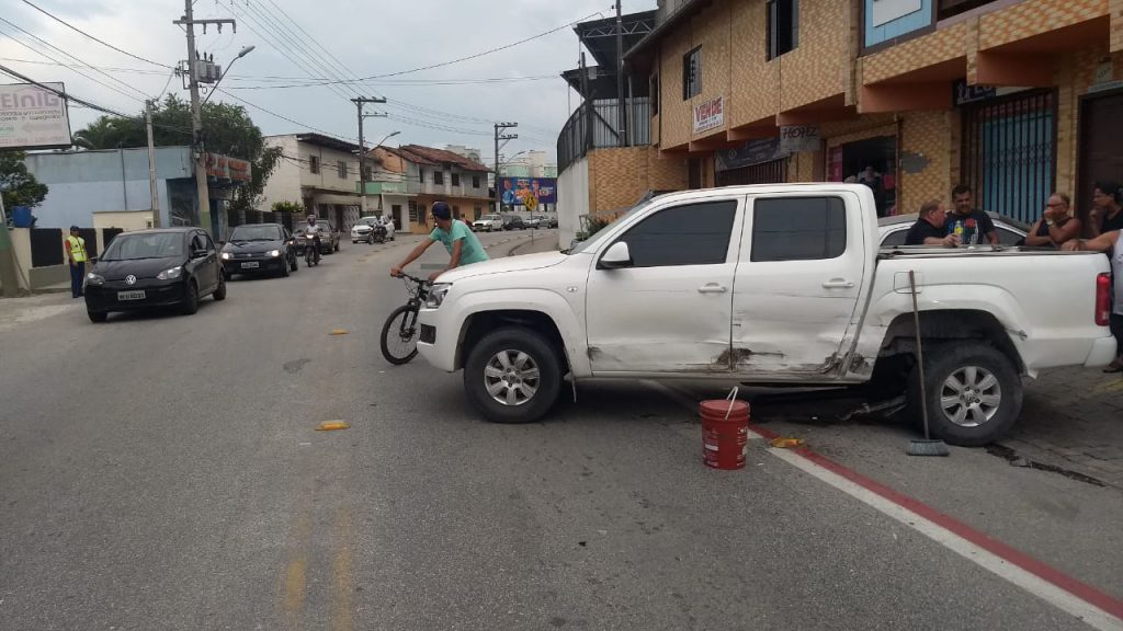 Acidente na rua Blumenau