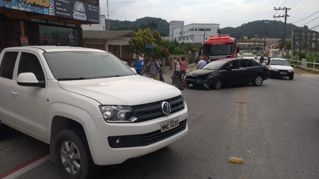 Acidente na rua Blumenau