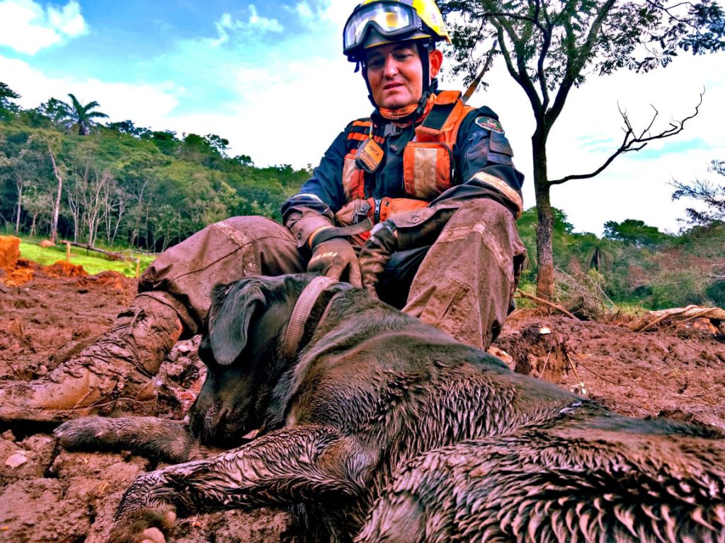 Zaara e Cabo De Souza em Brumadinho-MG