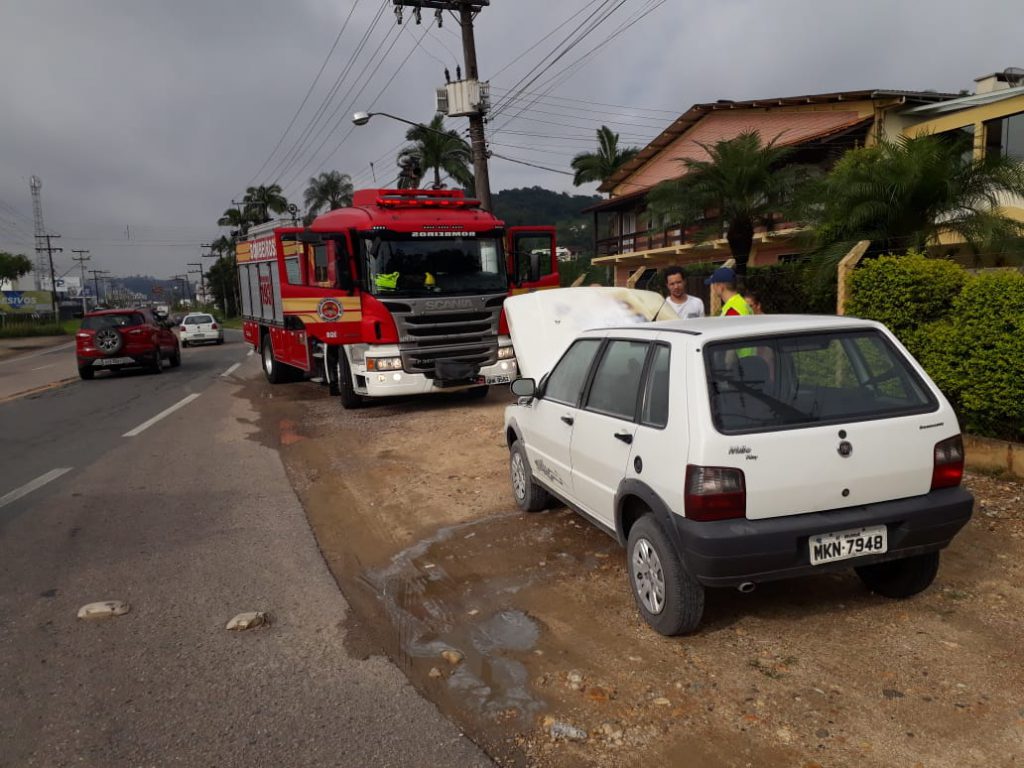 Carro incendiado