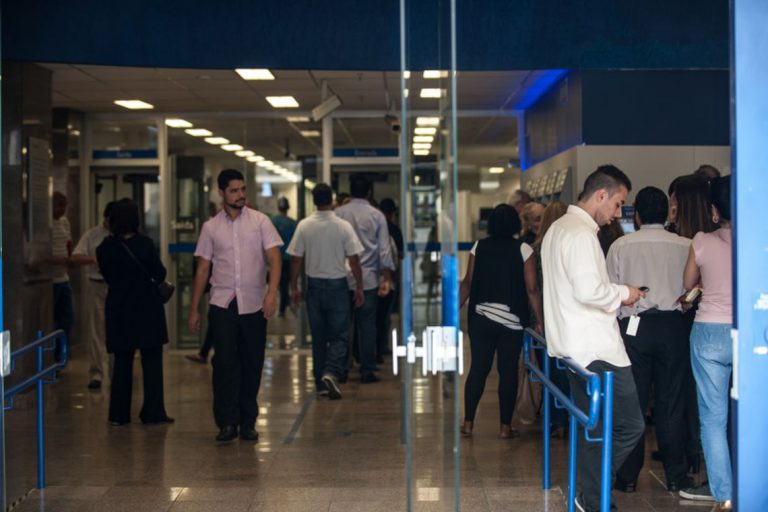 Bancos fazem mutirões para renegociar dívidas (Arquivo/Agência Brasil)