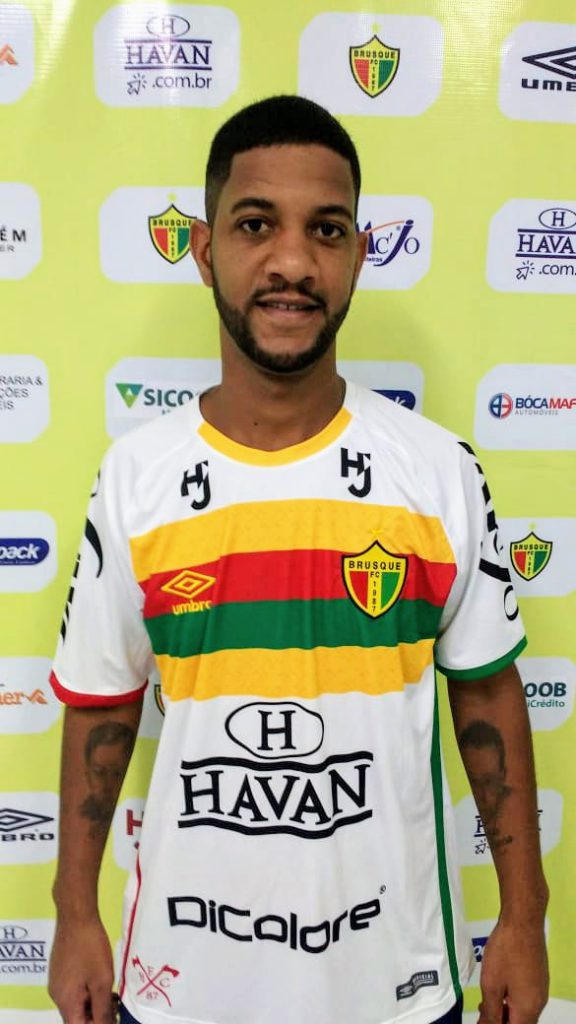 Atacante Vinicius, 27 anos.
