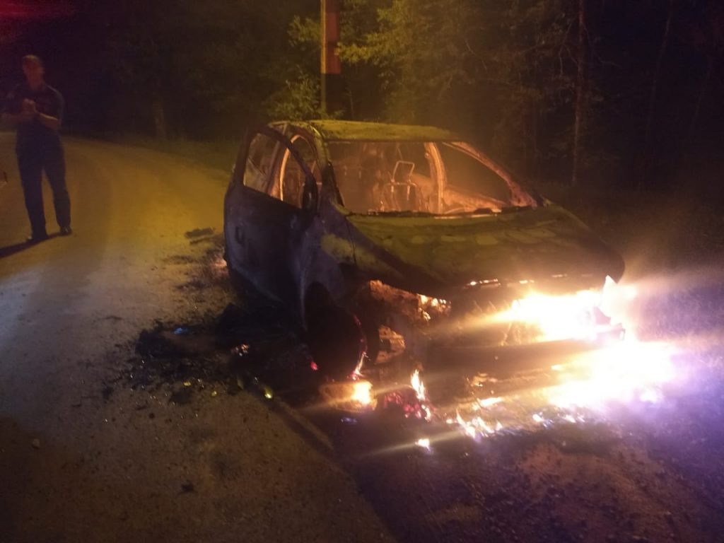 Veículo incendiado