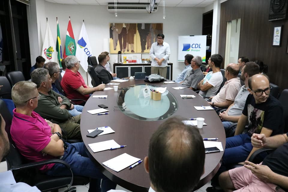 empresário Volnei Ferreira, proprietário de um laboratório de análises clínicas, na rua Adriano Schaeffer, foi porta-voz dos comerciantes