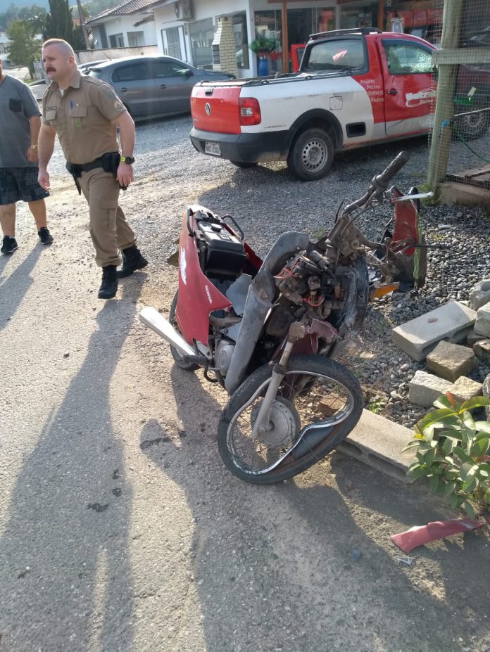 Colisão fere motociclista na Dom Joaquim