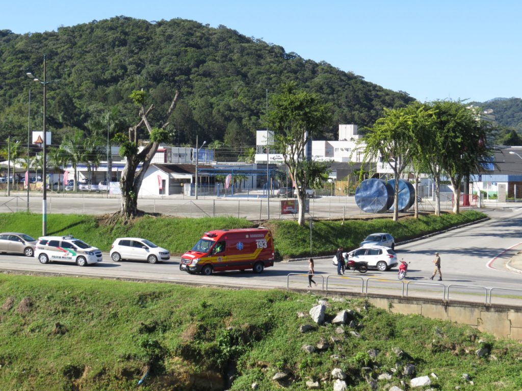 Bombeiros atenderam colisão entre motos na Avenida Bepe Rosa (Fotos: Juliane Ferreira)