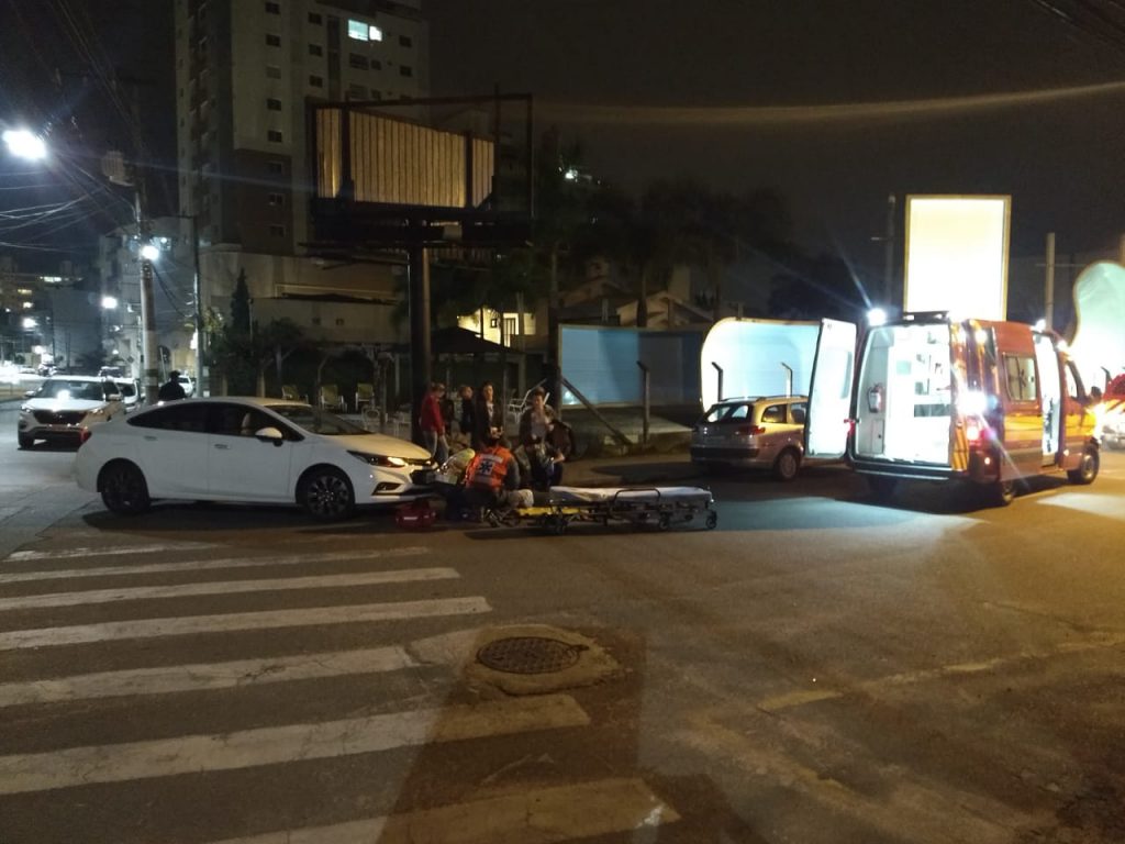 Mulher é atropelada por veículo na Rua do Centenário (Foto: Corpo de Bombeiros)