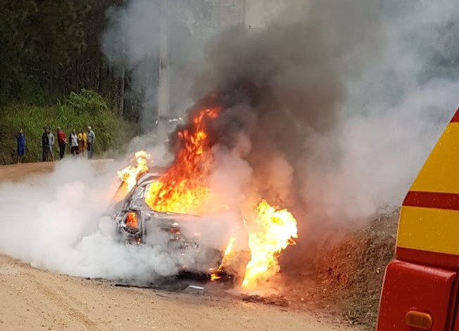 Incêndio em carro