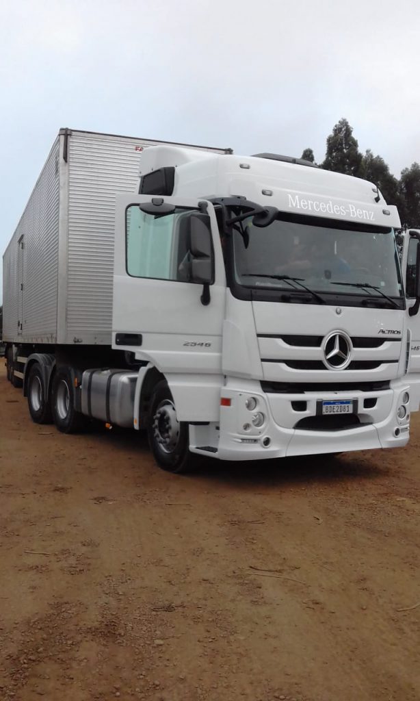 Carreta que transportava 28 toneladas de tecidos tingidos em Brusque foi roubada no município de Tijucas do Sul, na região serrana entre os estados de Santa Catarina e Paraná. 