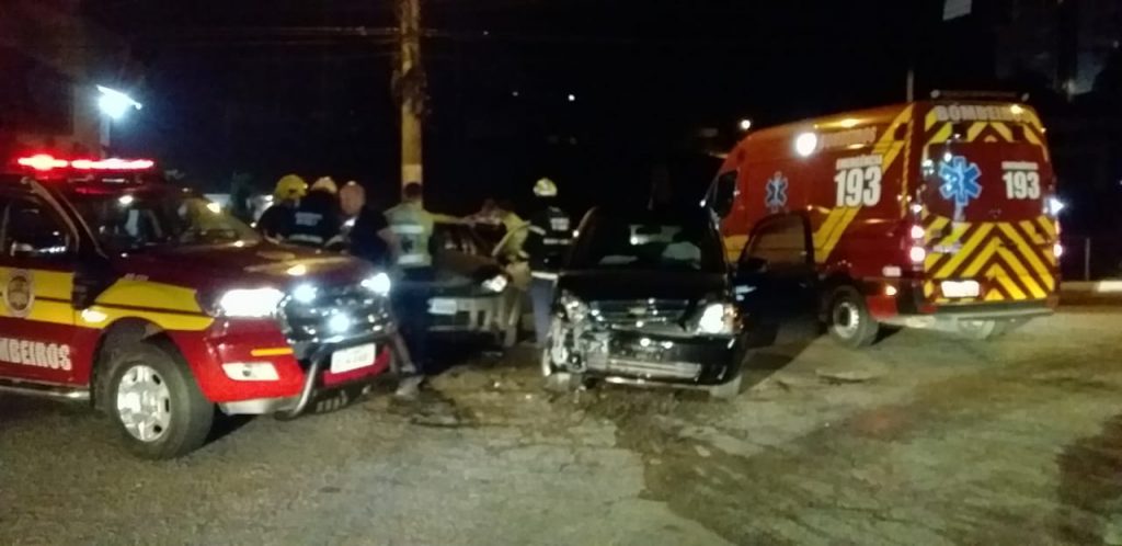 Veículos colidem no bairro Souza Cruz, próximo do colégio Dom João Becker