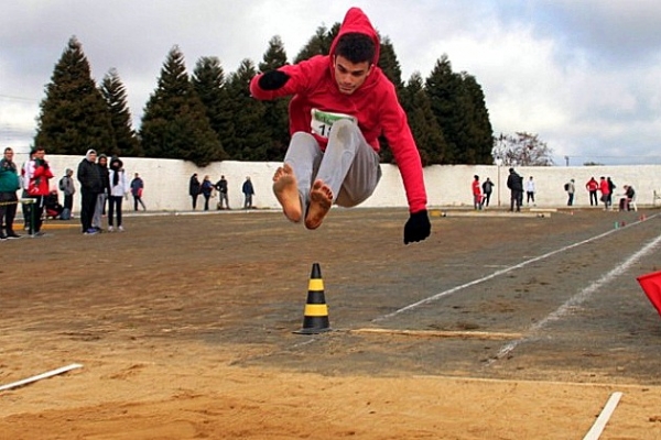 Brusquense salta descaço e fatura medalha de ouro no JESC em Curitibanos (Foto: Heron Queiroz/Fesporte)