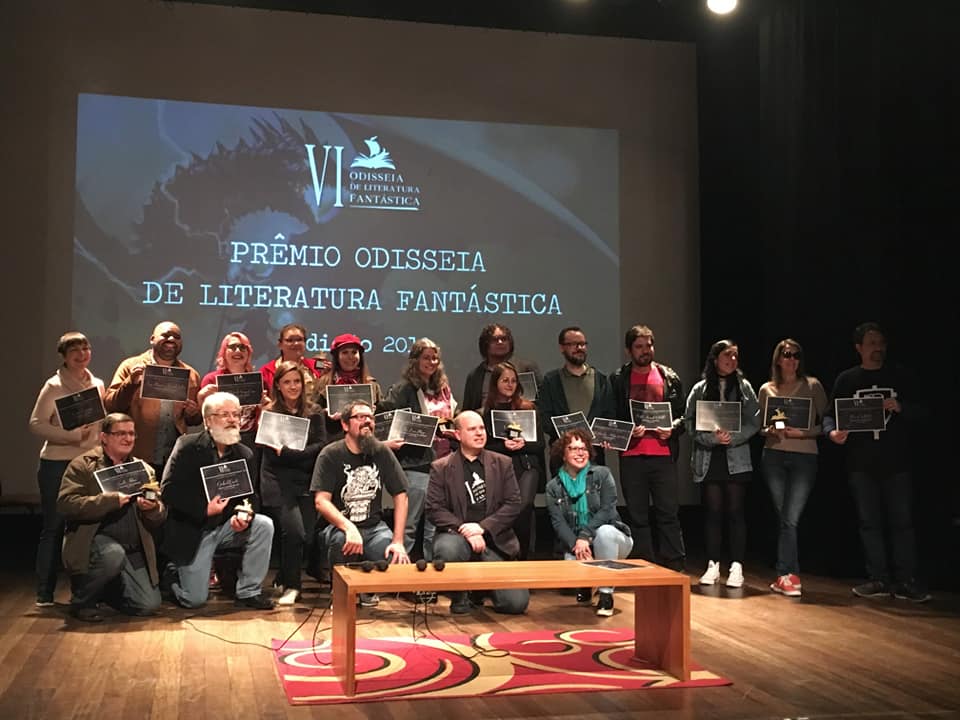 Saulo entre os escritores premiados na 6ª edição da Odisseia de Literatura Fantástica (Foto/Divulgação)