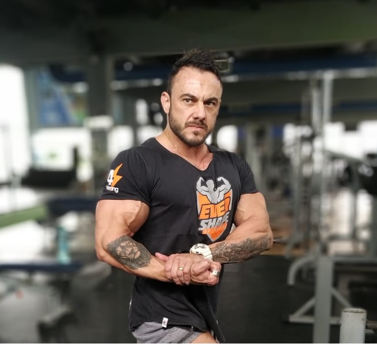 Bodybuilder Douglas Rezini