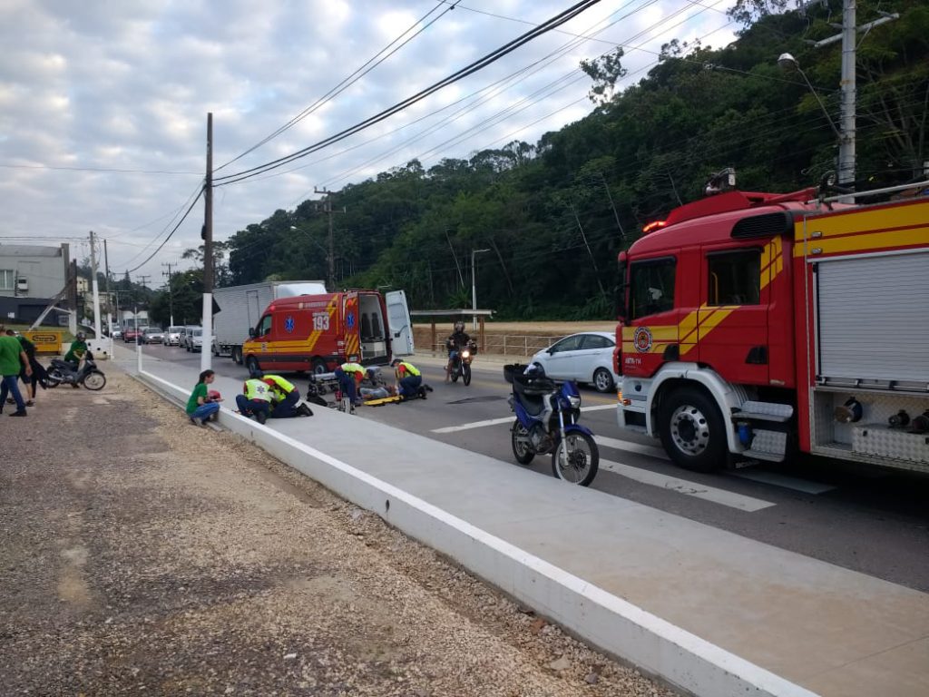 Bombeiros atendem atropelamento na Av. 1º de Maio