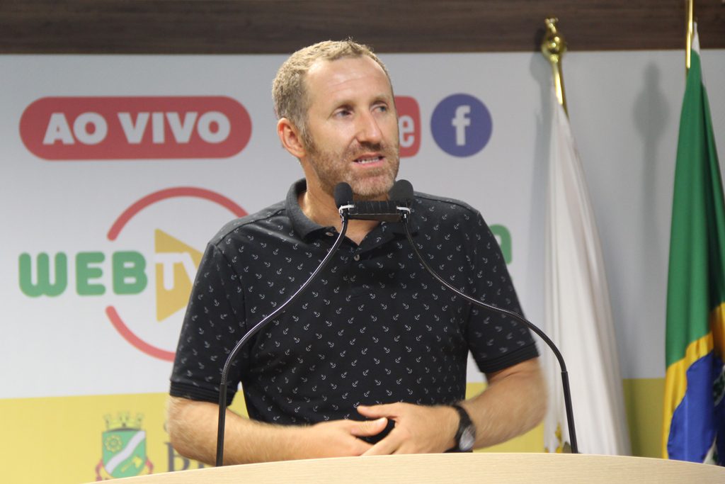 Paulo Sestrem na tribuna da Câmara.