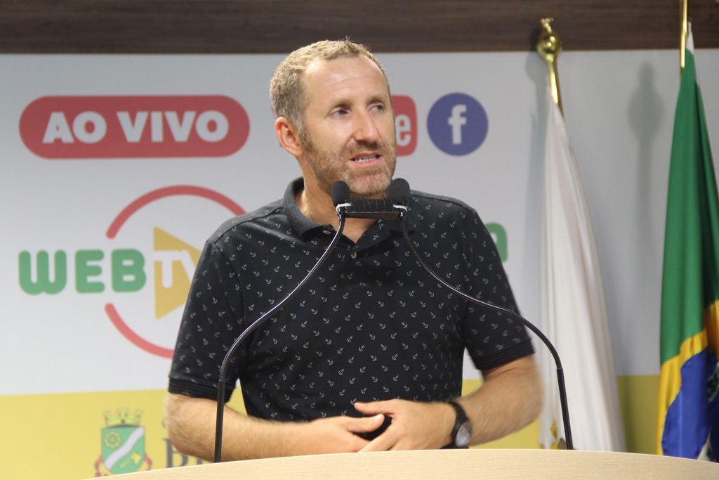 Paulo Sestrem na tribuna da Câmara. 