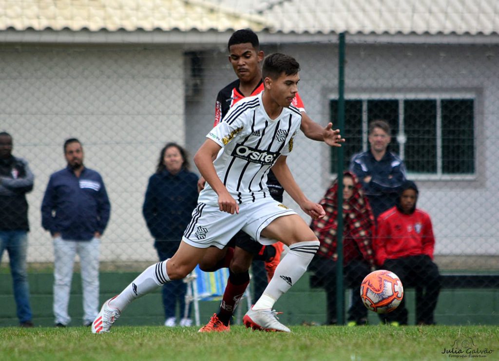 Davi ficou quatro anos na base do Figueirense, de 2015 a 2019 (Foto? Arquivo Pessoal/Divulgação).