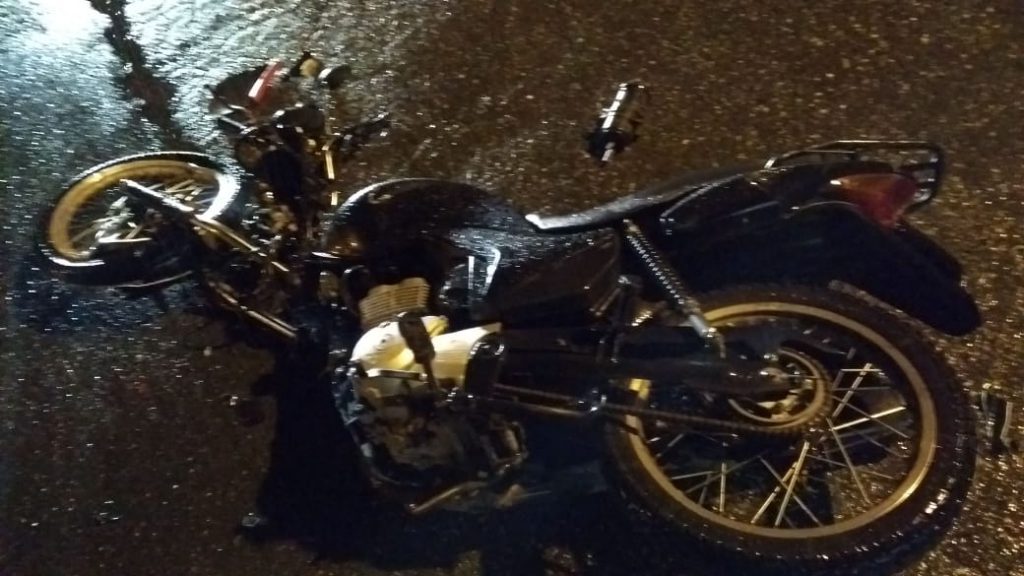 Motociclista fica gravemente ferido em acidente na rua Guabiruba Sul