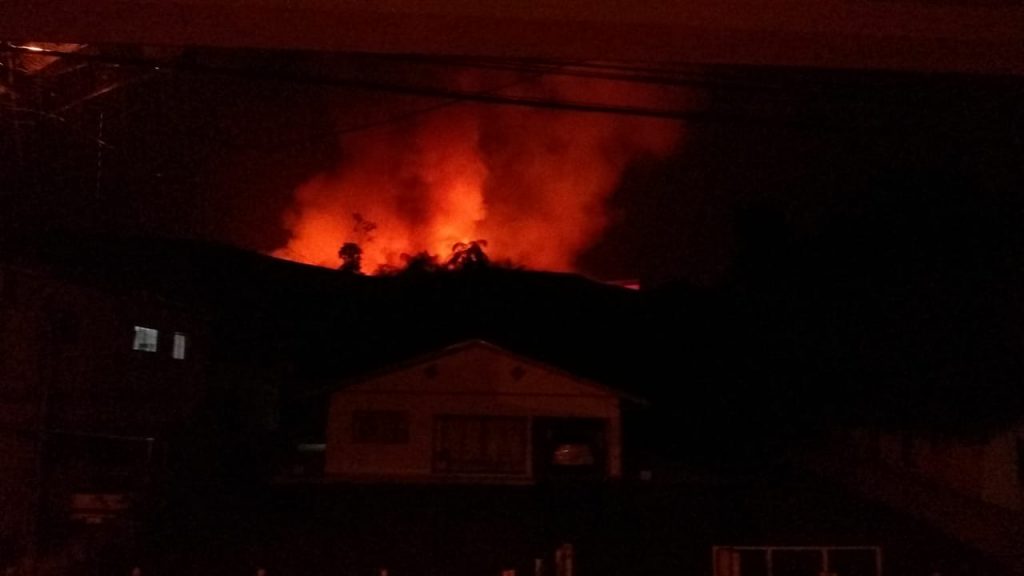 Incêndio de grandes proporções atinge Vargas Têxtil em Botuverá