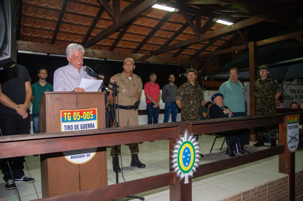 Prefeito Jonas Paegle participa de formatura de matrícula dos atiradores