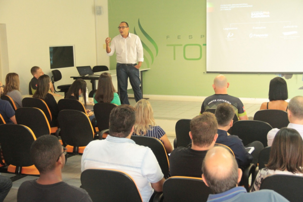 Ruy Godinho durante palestra de capacitação na Fesporte (Foto: Divulgação)