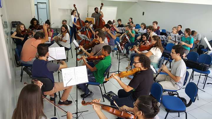 A partitura em pausa e a consternação após fim da escola de música e da orquestra do CESCB