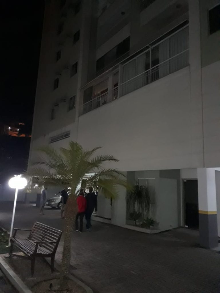 Princípio de incêndio em apartamento no bairro São Luiz, foi registrado na noite desta sexta-feira, 12